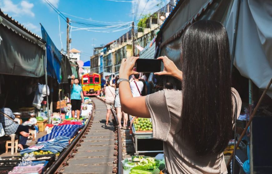 Bangkok: Damnoen Saduak Market and Maeklong Railway Market