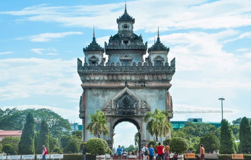 Vientiane: Private Full-Day Tour with Buddha Park and Lunch